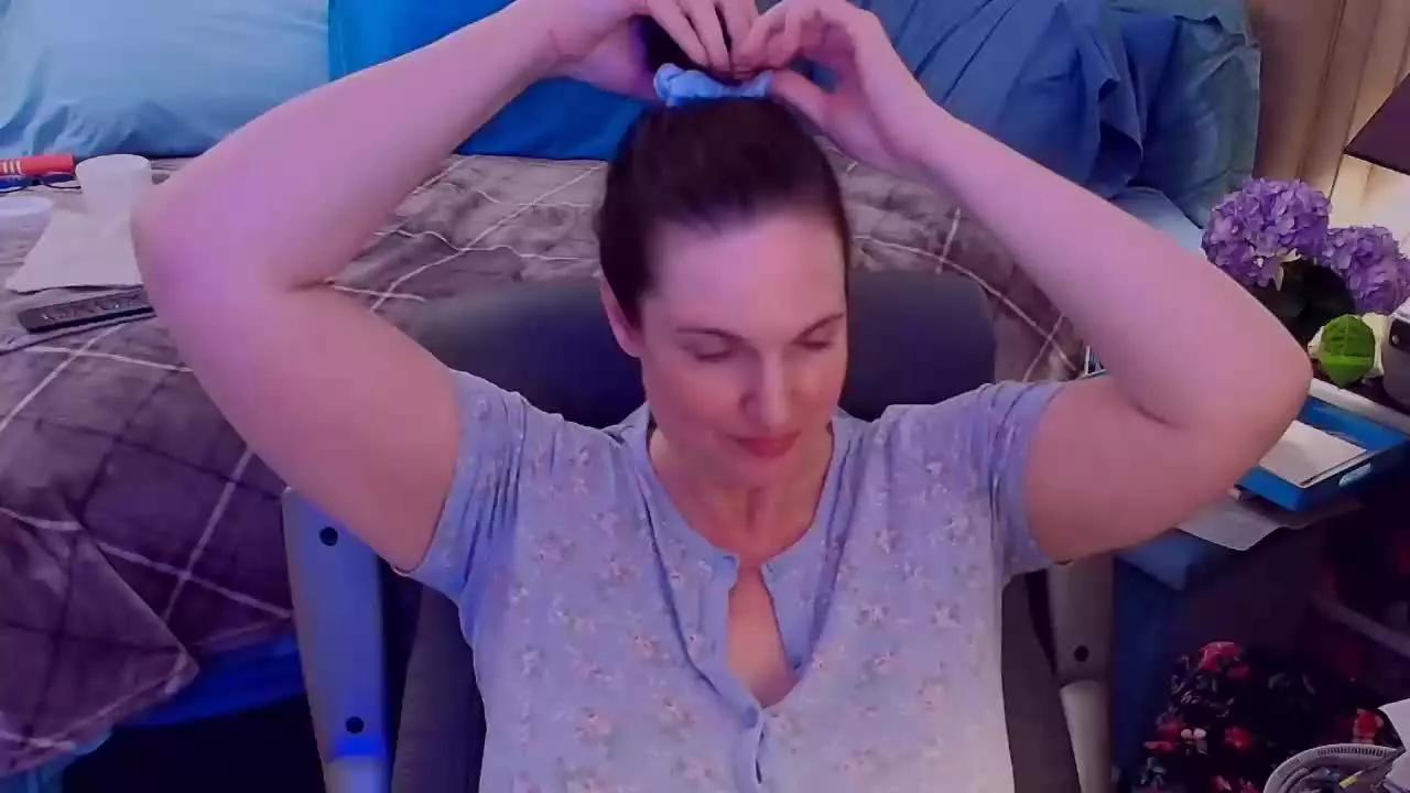 NinaJ on Streamray 