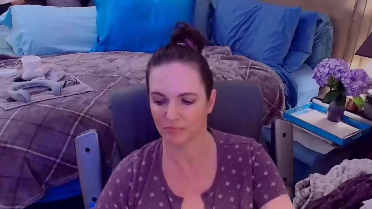 NinaJ on Streamray 