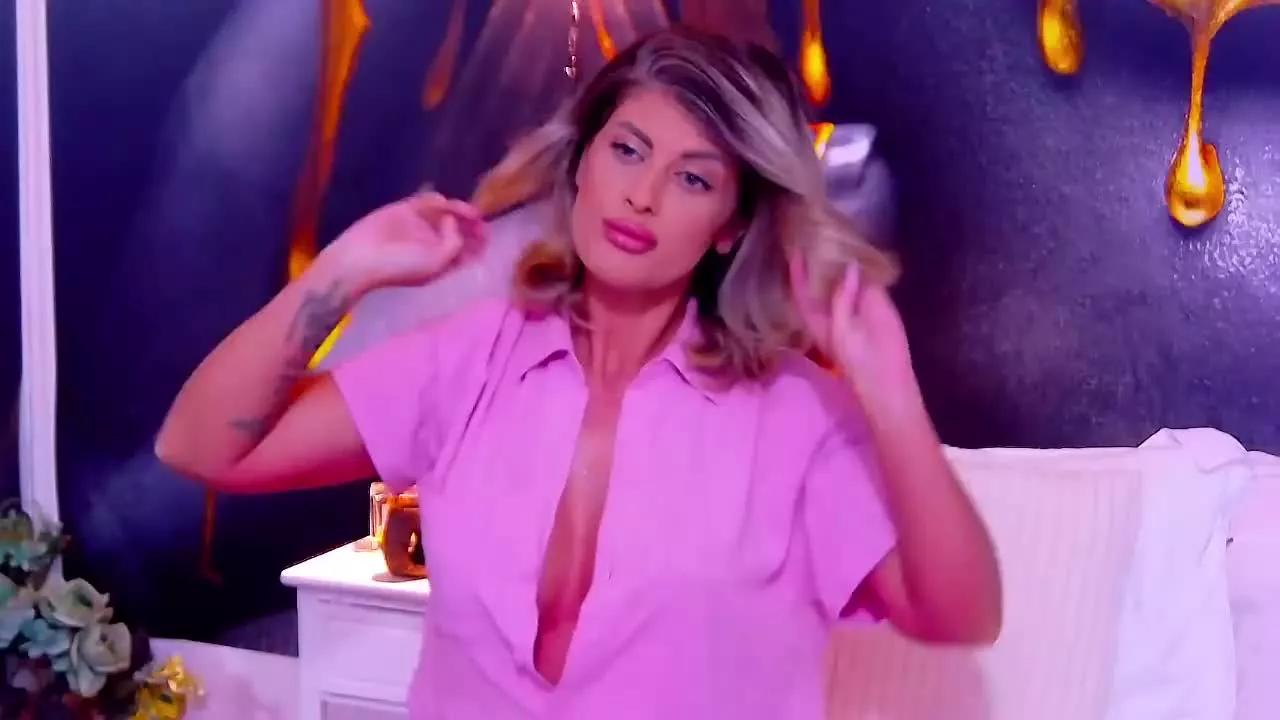SalmaRoze on Streamray