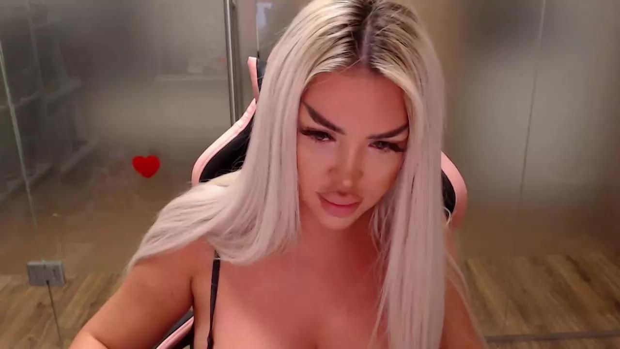 SarahStone69 on Streamray 