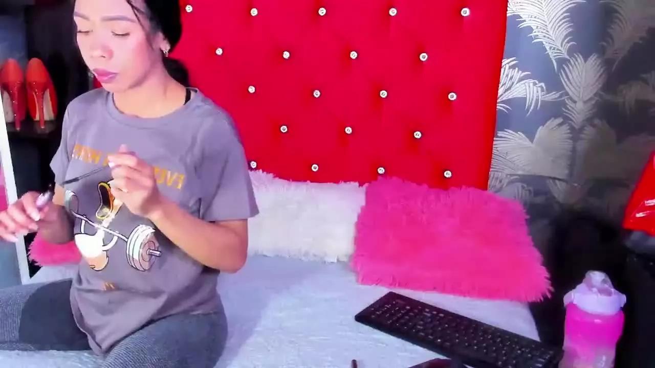 SelenaHot on Streamray 