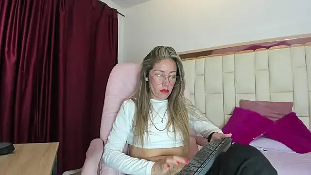 _Caroliina on StripChat