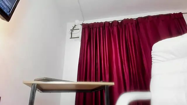 _Caroliina on StripChat