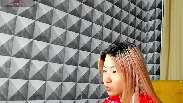 Aisi_18 on StripChat
