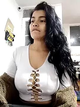 AlanaHotxx on StripChat