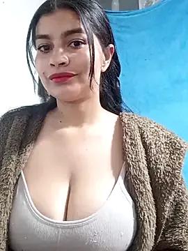 AlanaHotxx on StripChat