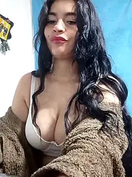 AlanaHotxx on StripChat