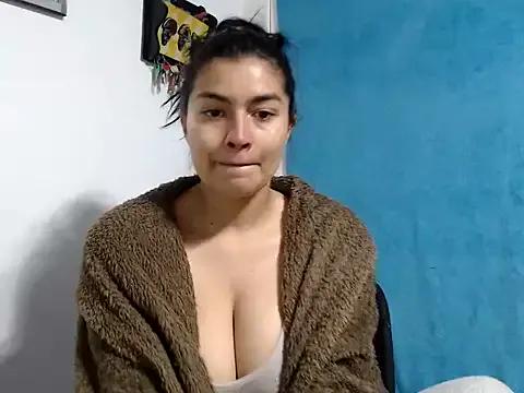 AlanaHotxx on StripChat
