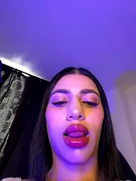 AlannaEvons on StripChat 