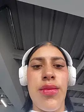 AlannaEvons on StripChat 