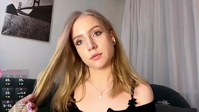 Alice_meow15 on StripChat