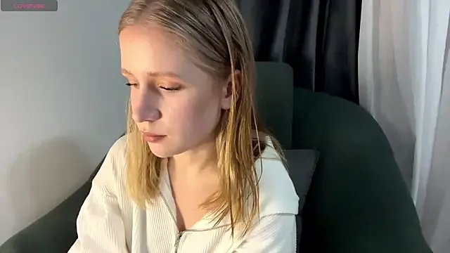 Alice_meow15 on StripChat