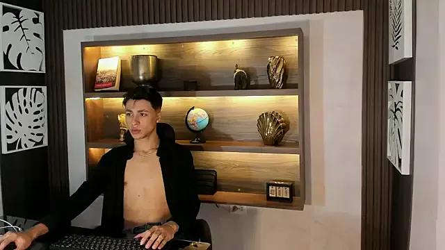AmadeoDesanti on StripChat 