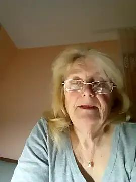 AmyLove353 on StripChat