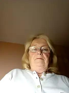 AmyLove353 on StripChat