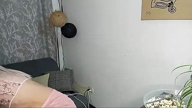 StripChat Andy_Roses  is Freechat  Andy_Roses — oil tits small