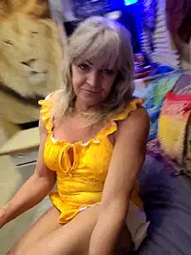 annika_lately on StripChat 