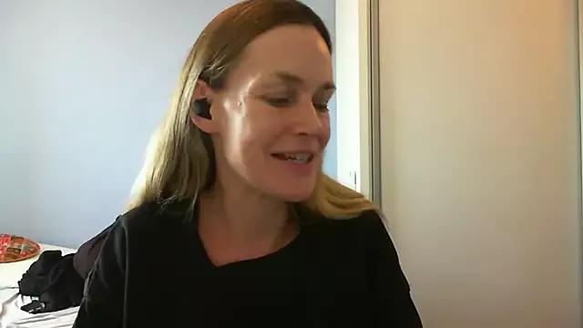 Annylove1 on StripChat 