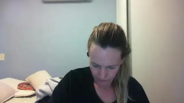 Annylove1 on StripChat 