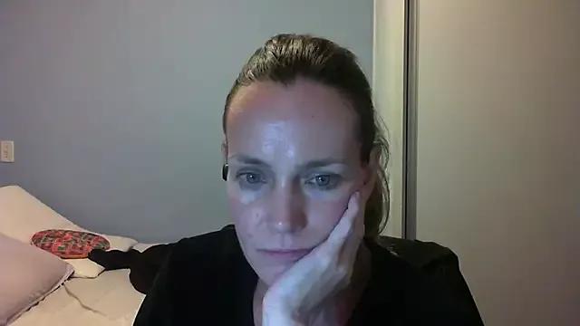 Annylove1 on StripChat 