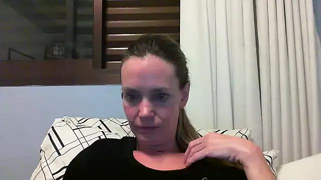 Annylove1 on StripChat 