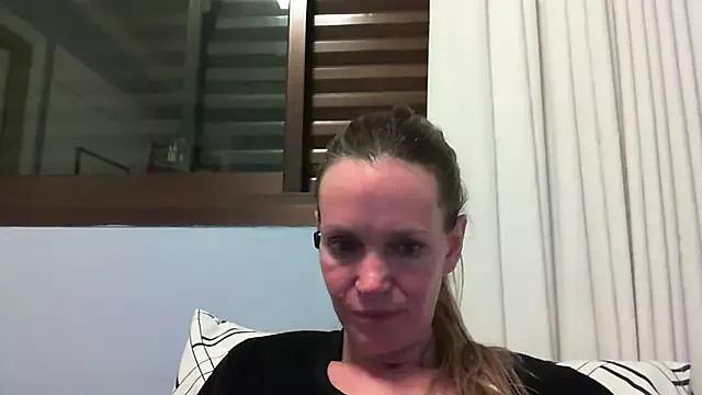 Annylove1 on StripChat 