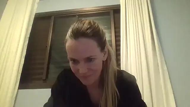 Annylove1 on StripChat 