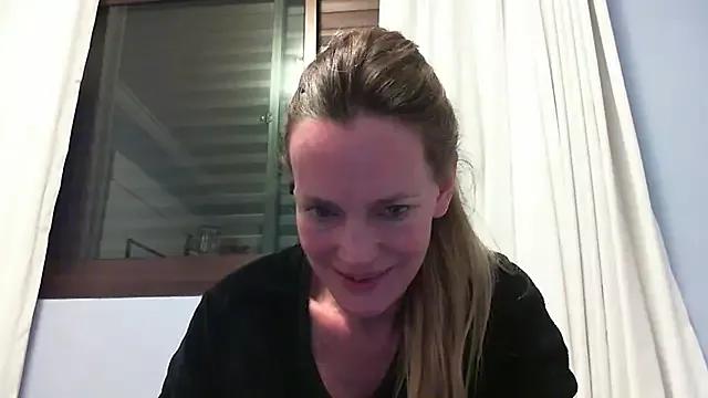 Annylove1 on StripChat 