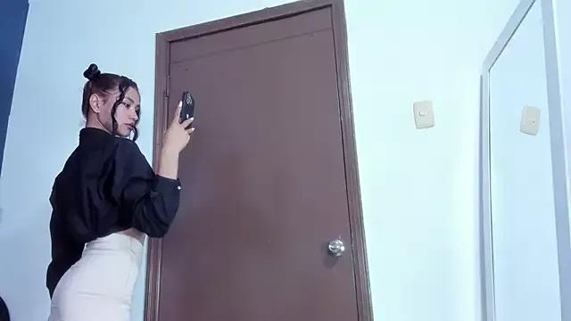 Applehot_LRR on StripChat 