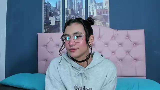 Applehot_LRR on StripChat 