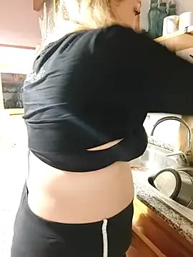 BecciDeluxe on StripChat 