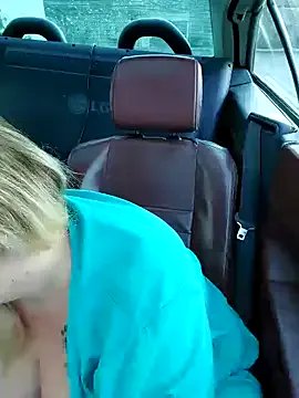 BecciDeluxe on StripChat 