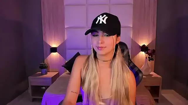 bella1207 on StripChat 