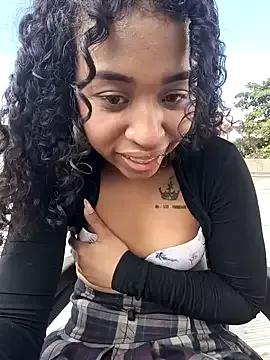 bella__honey on StripChat 