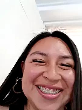 BellaRoux1 on StripChat 
