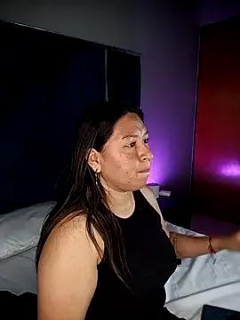 BellaRoux1 on StripChat 