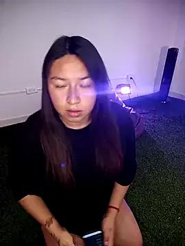 BellaRoux1 on StripChat 