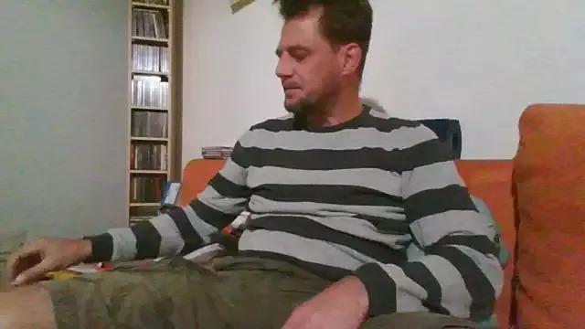 bullishgreenJan on StripChat 