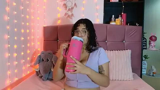 BunnyscottLux on StripChat 