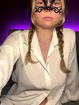 Cherrycolada on StripChat