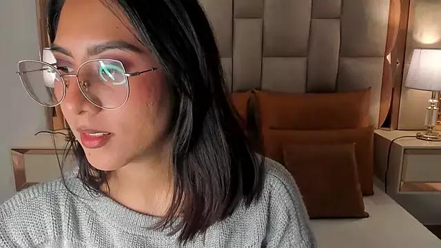 DaraBeckett on StripChat 