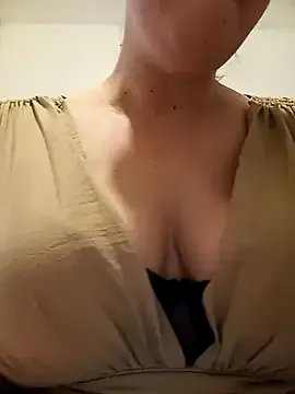 Dolcissima33 on StripChat
