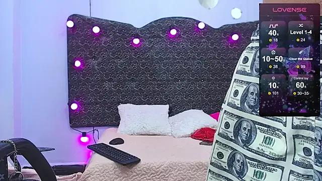 doll_party23 on StripChat 