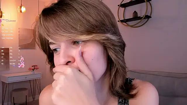 EleneButton on StripChat 