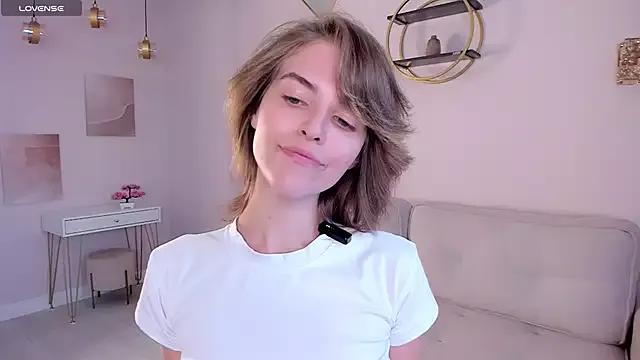EleneButton on StripChat 