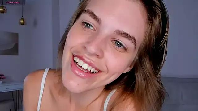 EleneButton on StripChat 