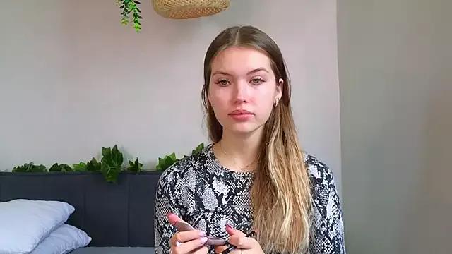 EleneDrews on StripChat 