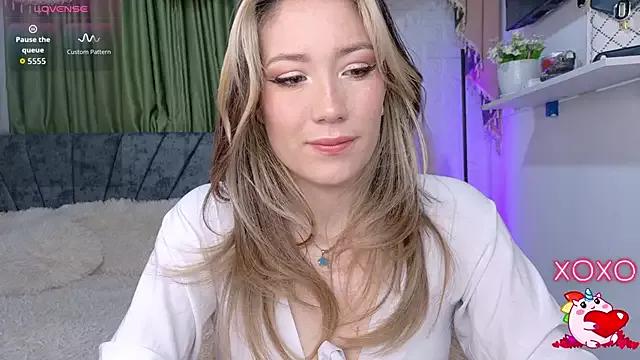 Eliih_01 on StripChat 