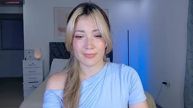 Eliih_01 on StripChat 