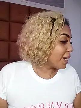 ELLA_KELLY on StripChat 